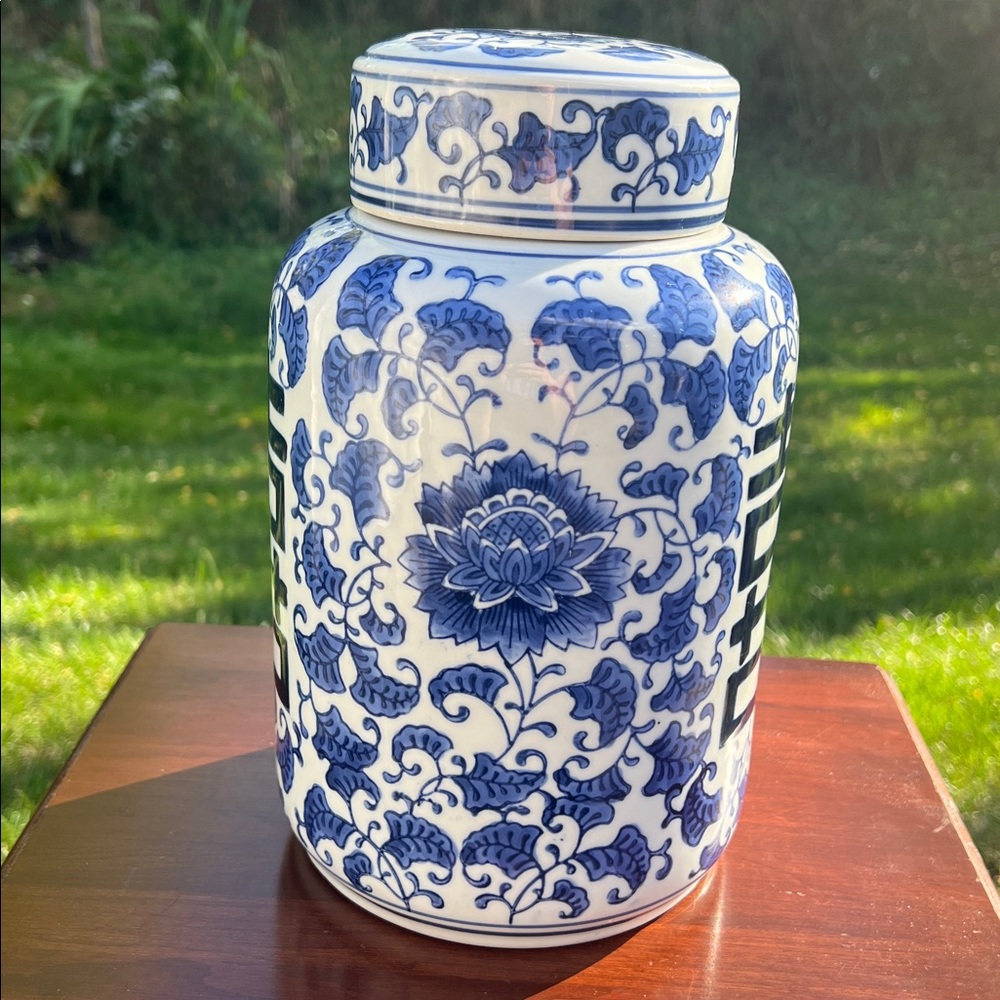 Large Vintage Blue & White Chinoiserie Double Happiness Tea Ginger Jar w/ Lid - Picture 3 of 10